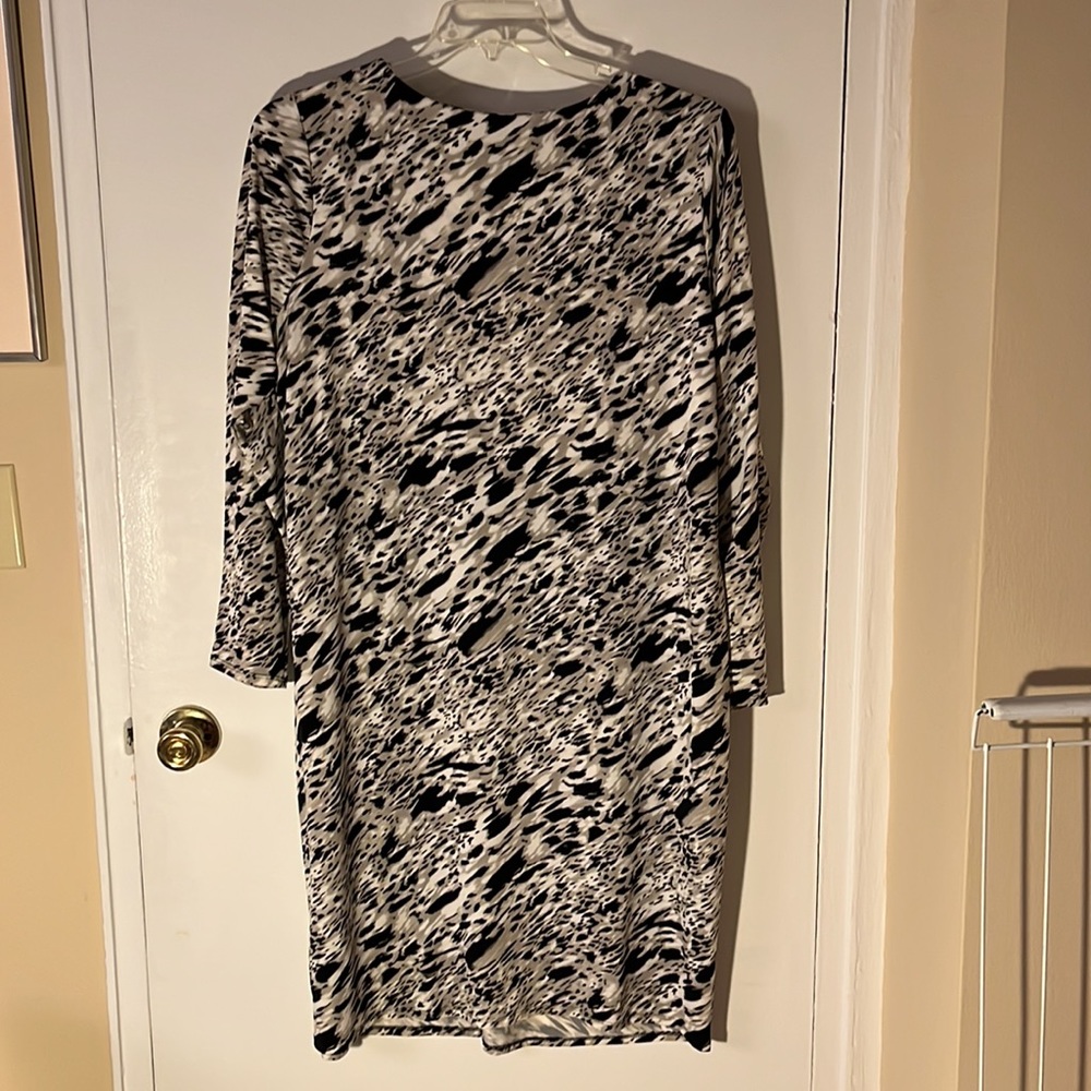 Straight sides dress - Picture 2 of 2
